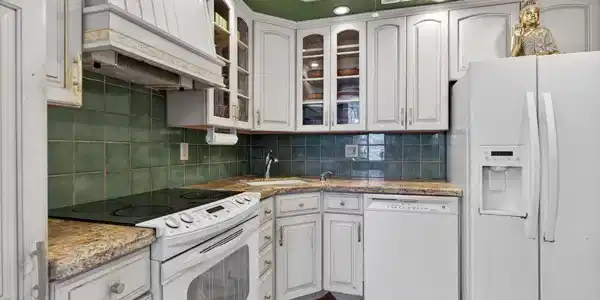 Image 3: Kitchen