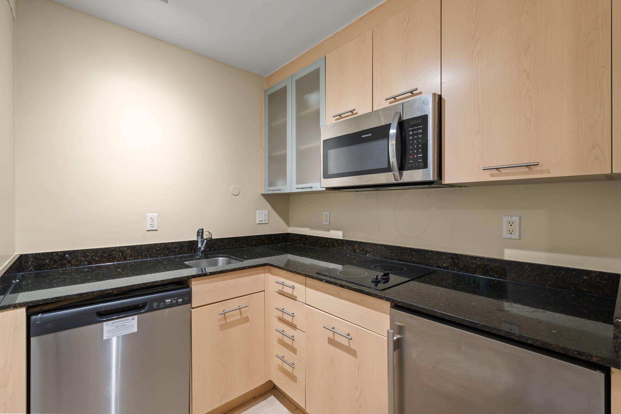 Image 3: 3-web-or-mls-2670 E Sunrise Blvd Unit 12
