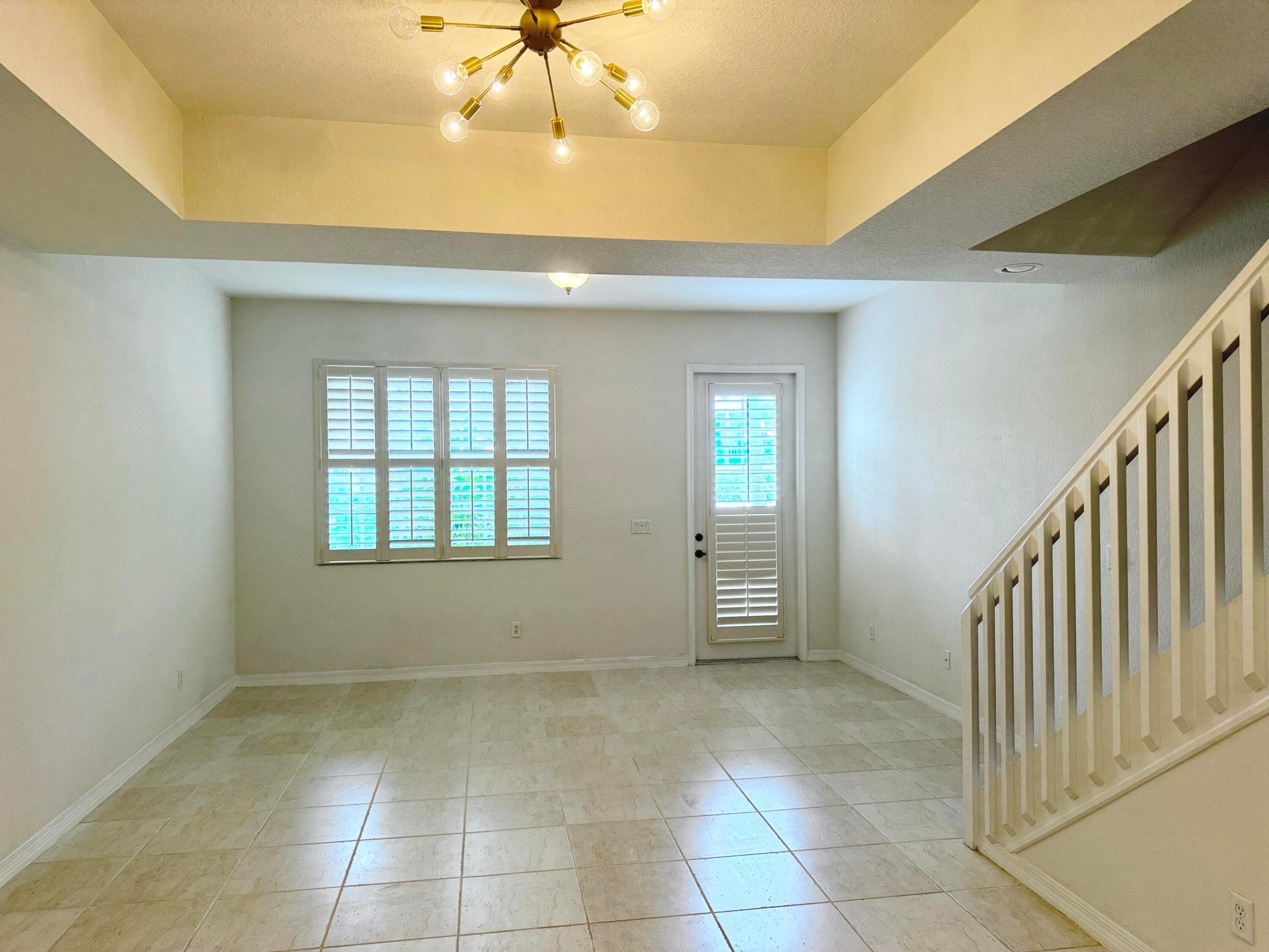Image 4: living room