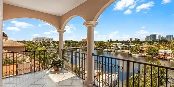 25 Hendricks Isle