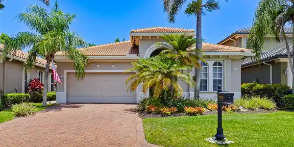 Image 3: 771 SE Pebble Drive-44