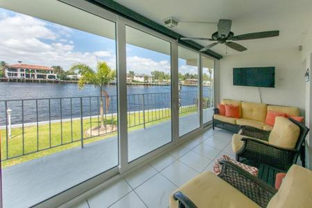 801 N Riverside Dr