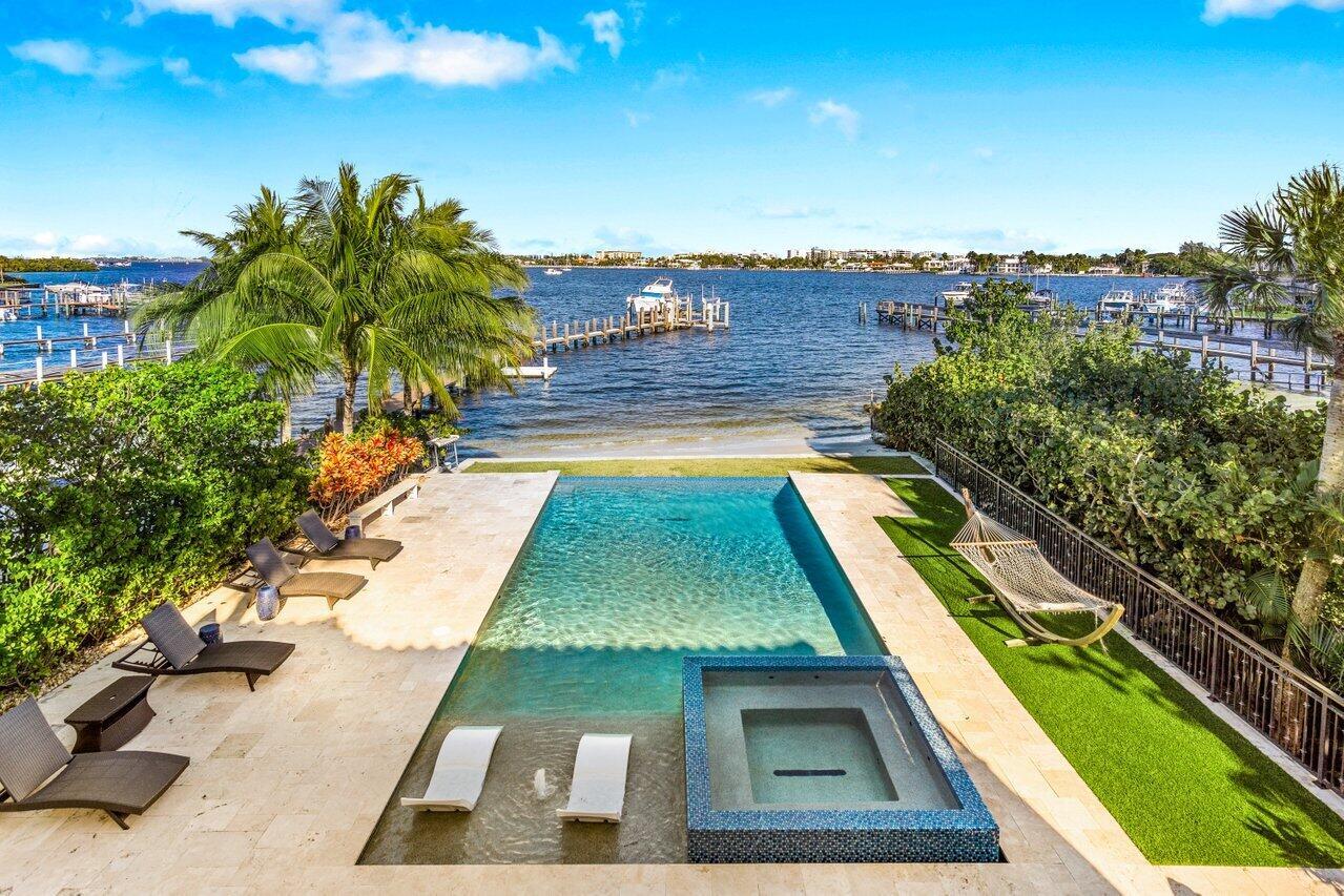 Image 2: 200NorthLakeDrive-Lantana-FL-33462-S