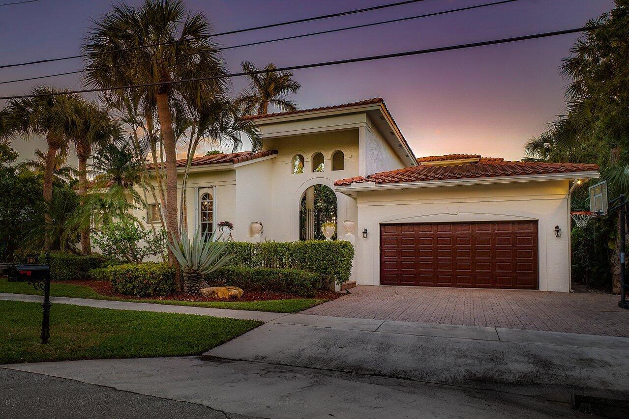Image 3: 200NorthLakeDrive-Lantana-FL-33462-S