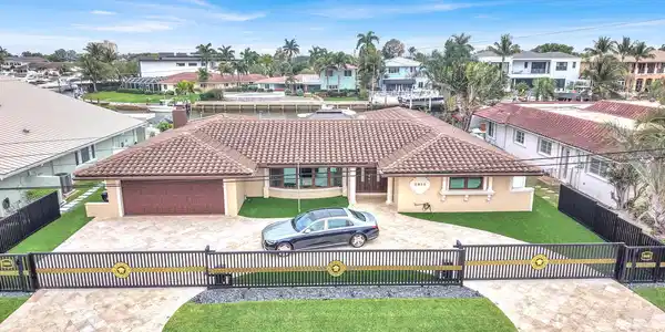 2810 NE 44th Street