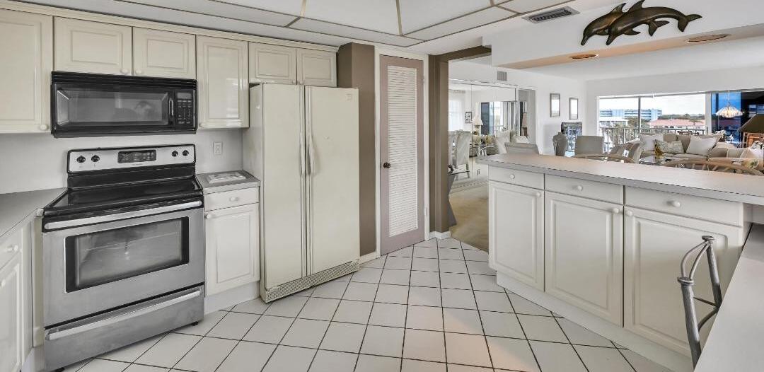 Image 4: Open Kitchen