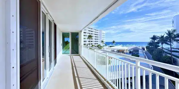 Image 3: Balcony 3