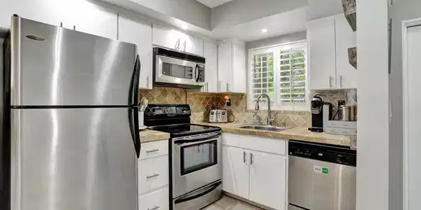 1198 Hillsboro Mile
