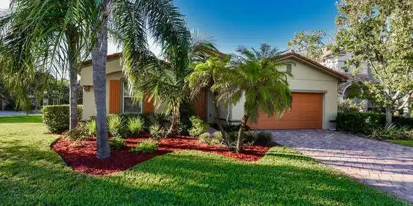 348 SW Sun Circle