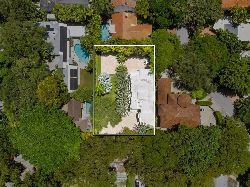 Image 1: 27-Drone Photography (Outline)