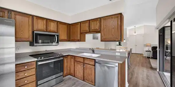 Image 4: Kitchen
