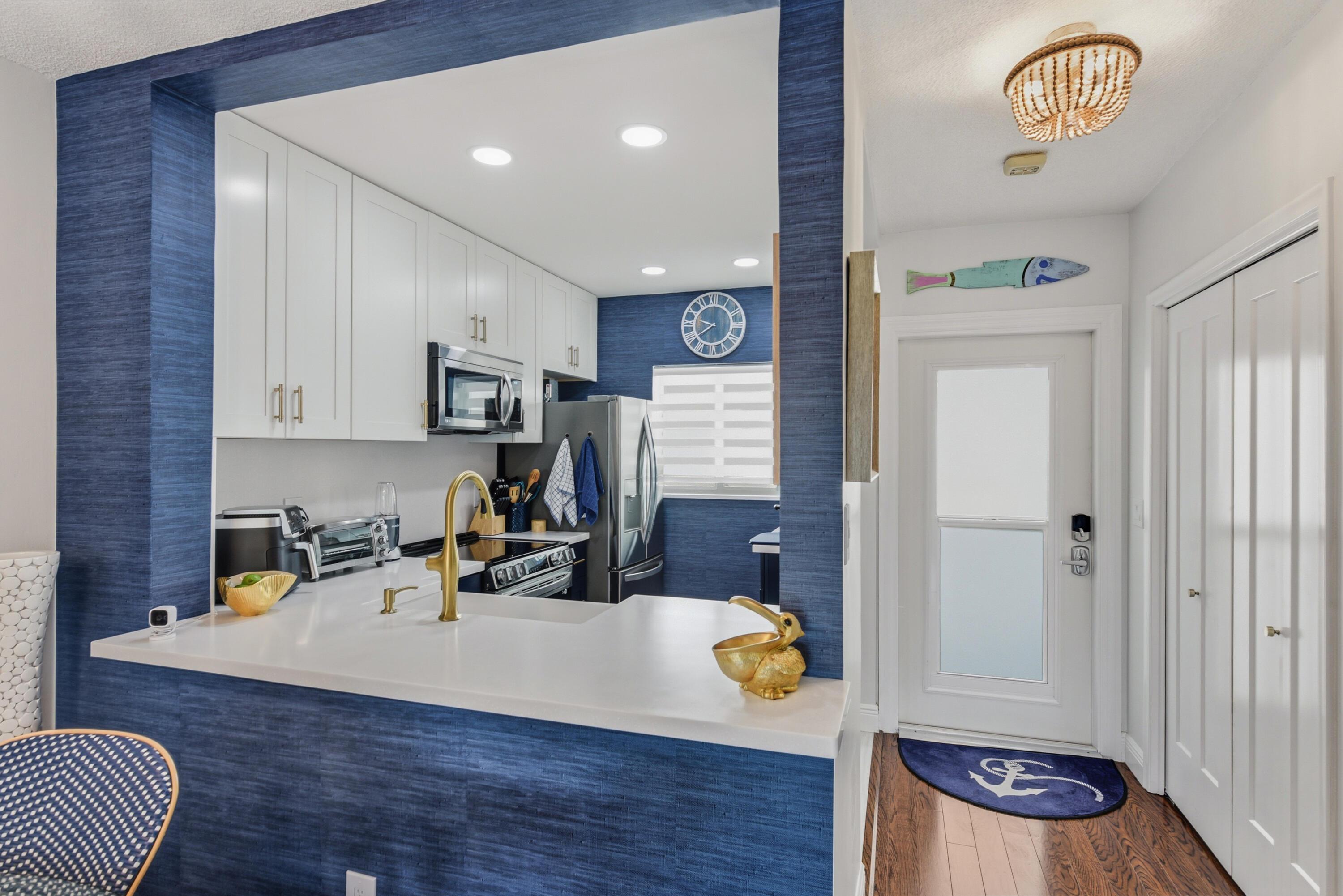 Image 3: 6530 N Ocean Blvd_#307_Jody Cologirone_3