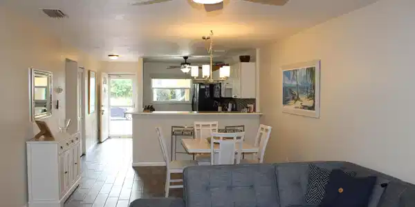 Image 4: Living room