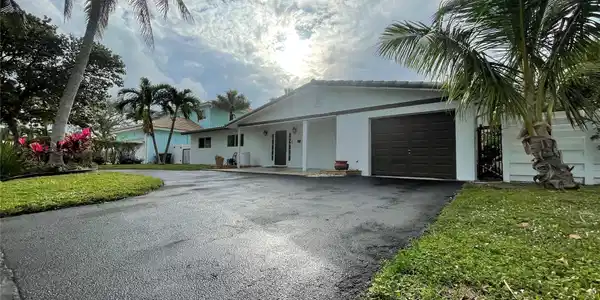 3231 NE 27th Ter
