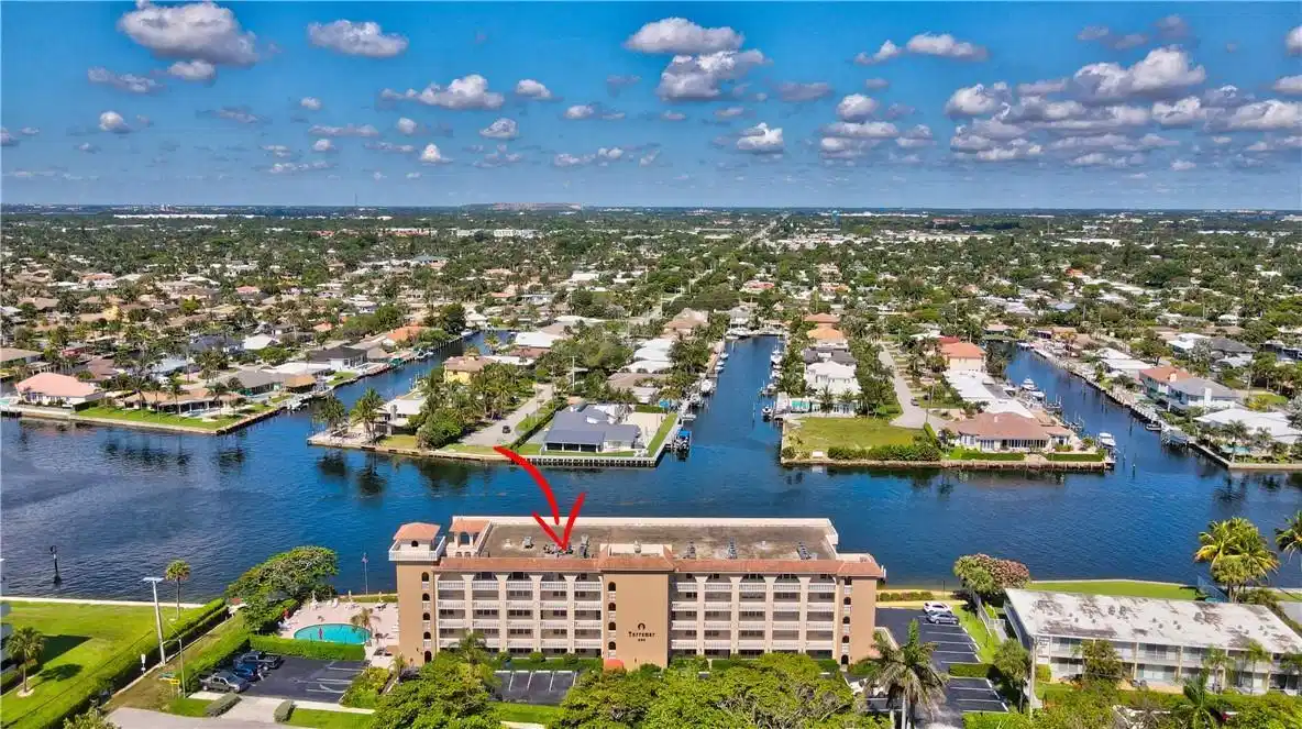 Image 1: Directly on the Intracoastal