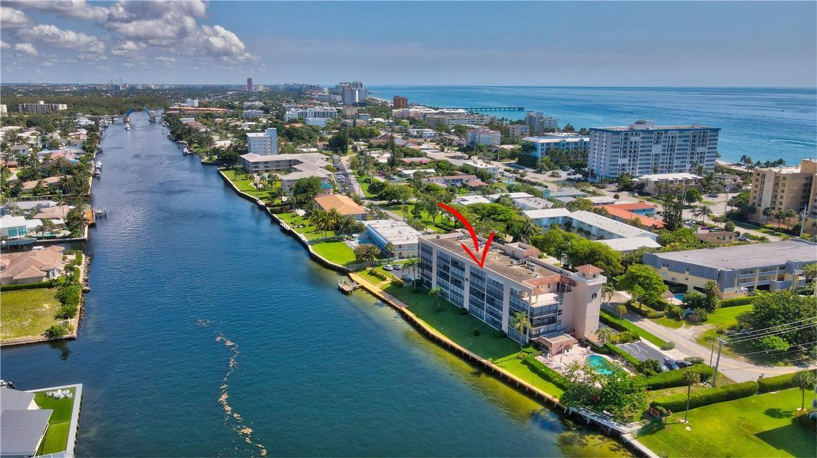 Image 2: Intracoastal just 2 blocks to the sand