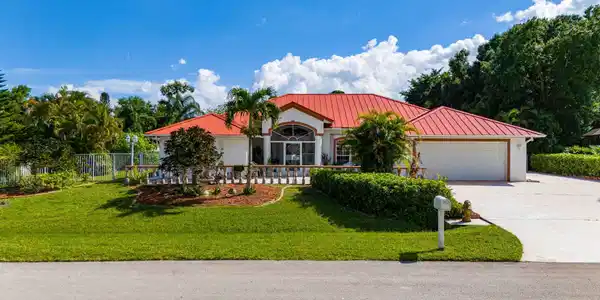 411 SE Duff Court