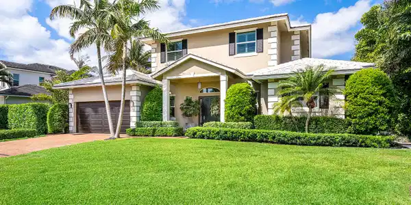 Image 2: 002-33SpanishRiverDrive-OceanRidge-FL-33