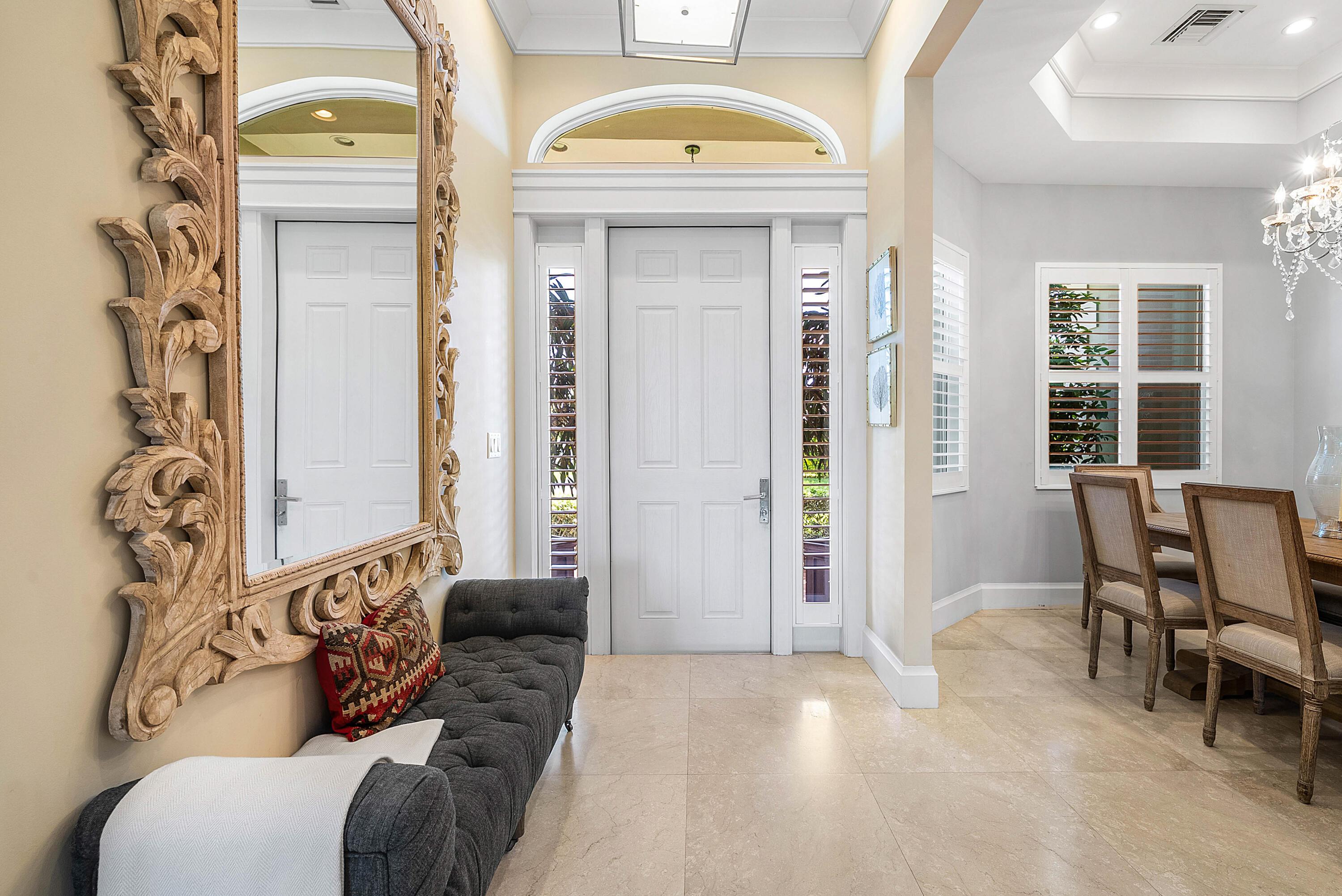 Image 4: Inviting Foyer