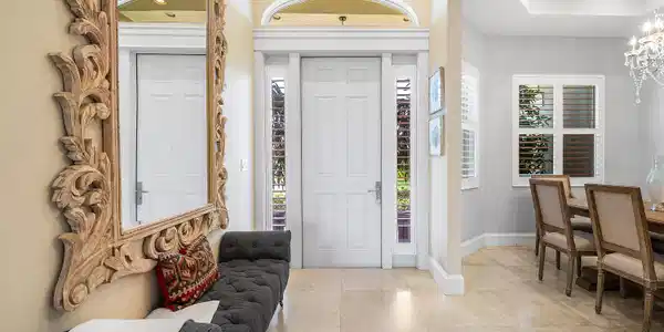 Image 4: Inviting Foyer