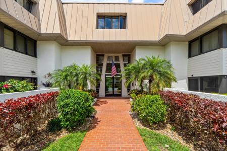 1800 SE Saint Lucie Boulevard