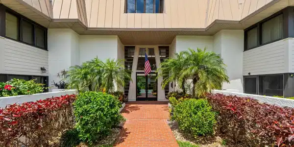 1800 SE Saint Lucie Boulevard