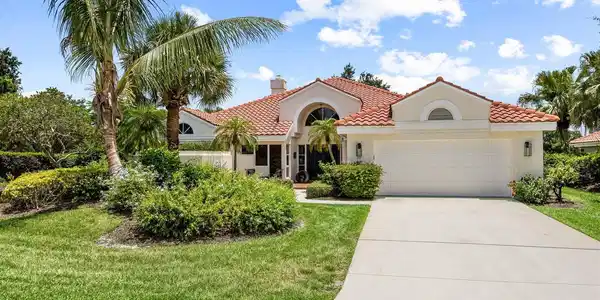 2001 NW Laurel Oak Lane