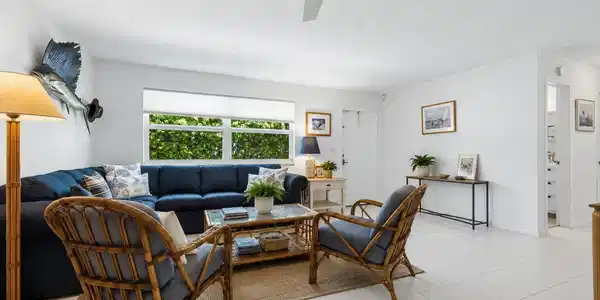 Image 2: VIRTUAL STAGED LIVING ROOM