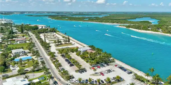 Image 2: 3 BLOCKS TO INLET, RESTAURANTS, JETTY, P