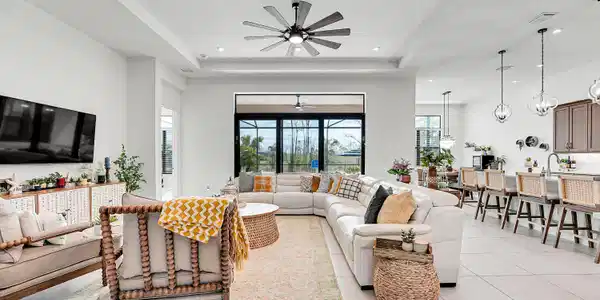 Image 4: living room