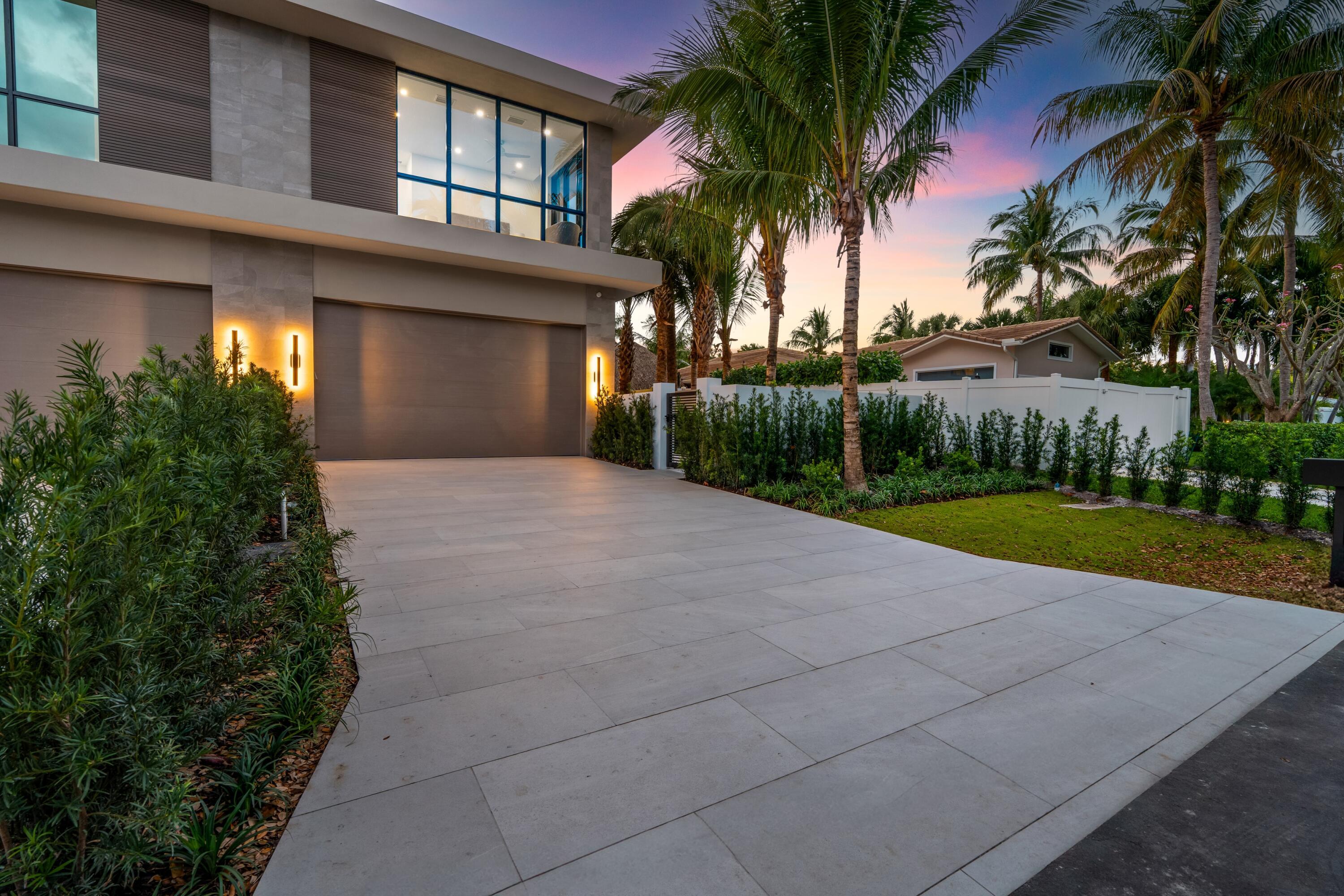 Image 4: mls_FRONT_RIGHT_DT_SUNSET