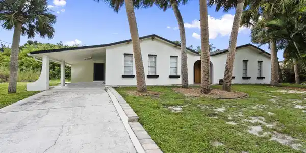 4687 N Old Dixie Highway