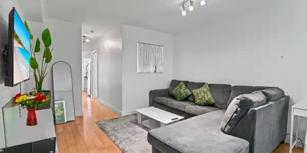 Image 4: 11 Living room 03