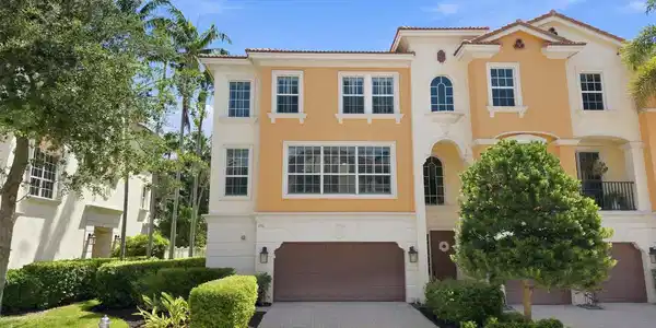 5550 NE Trieste Terrace