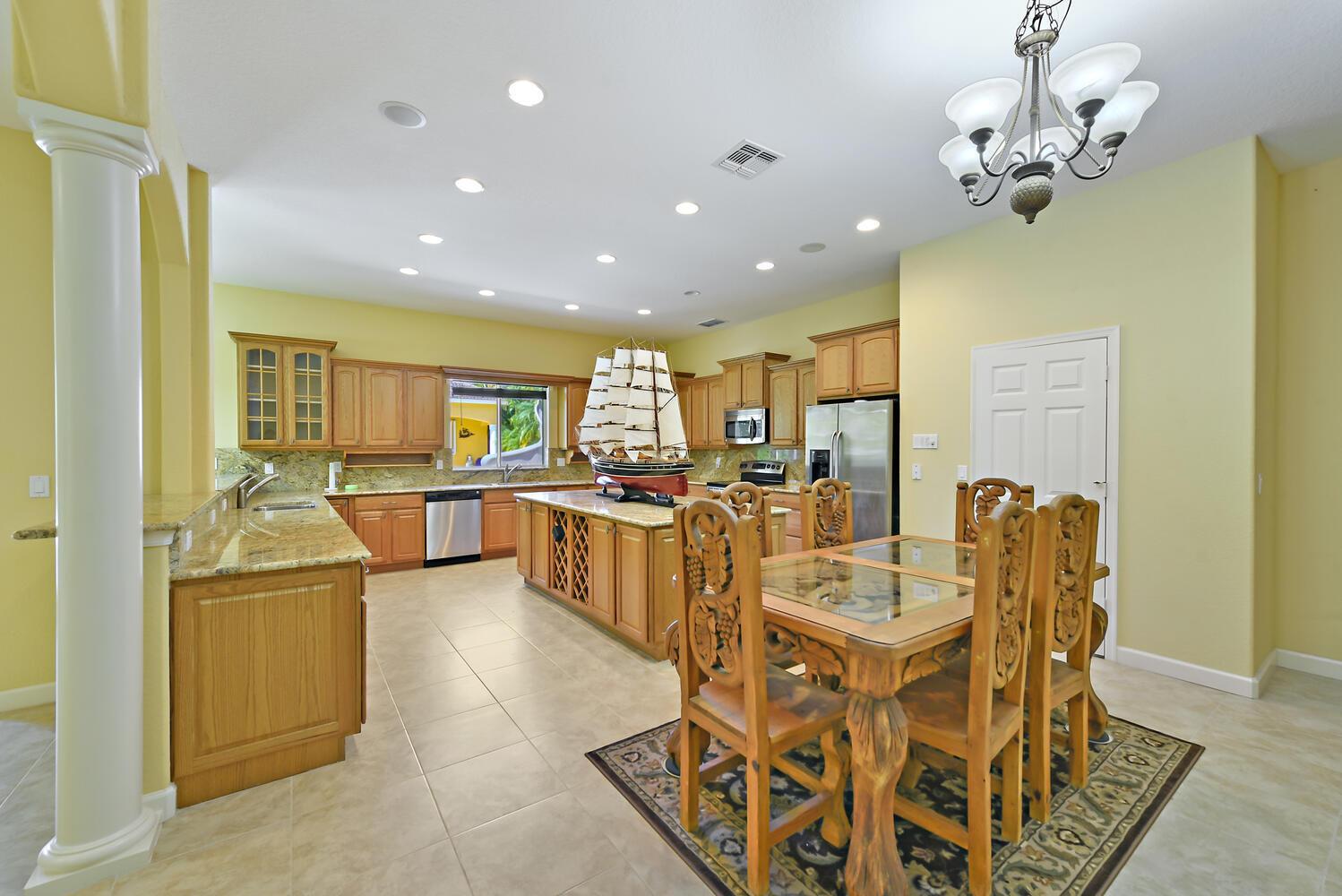 Image 4: 8053 S Indian River Dr Fort-large-043
