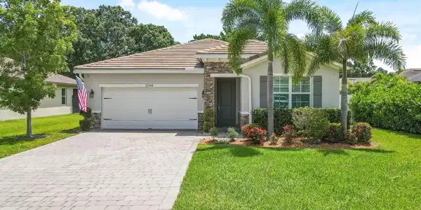 2244 SW Strawberry Terrace
