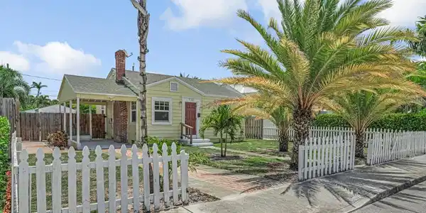 720 N Ocean Breeze