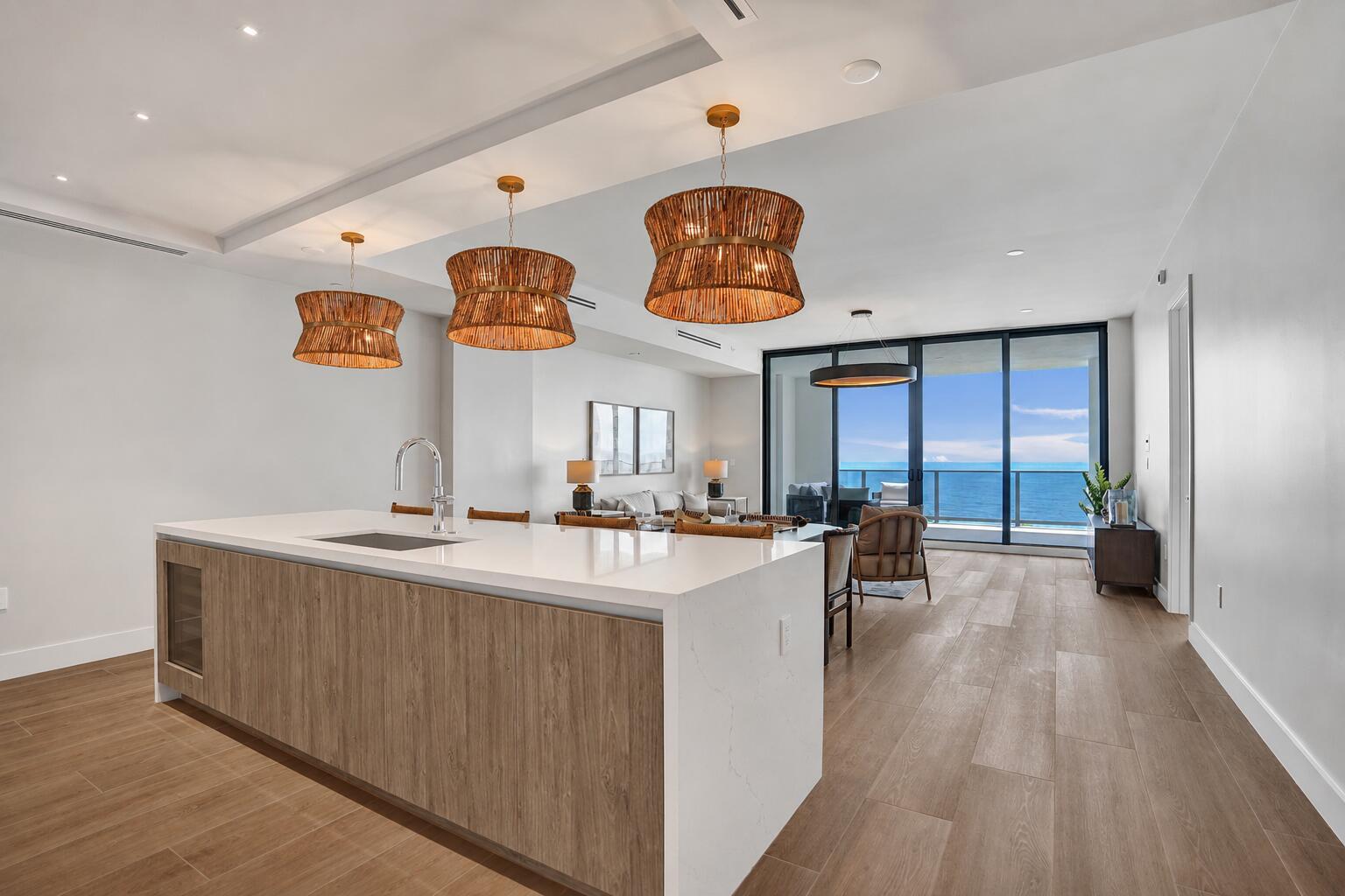 Image 4: Kitchen