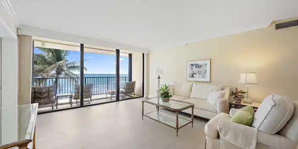 Image 3: Living Room
