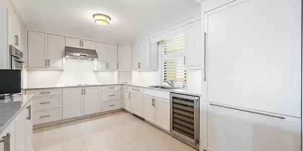 Image 4: Kitchen
