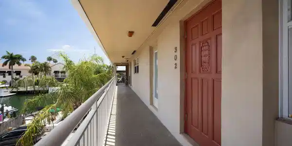 Image 4: entrance to condo