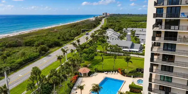 Image 4: Luxury Coastal Living with Dual Water Views