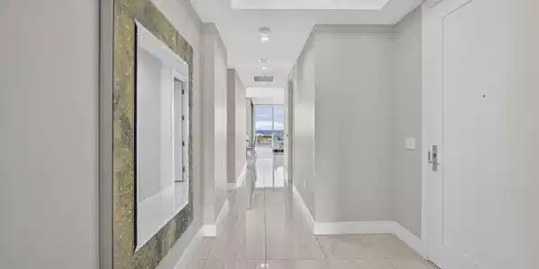 Image 3: UNIT ENTRY EAST CORRIDOR