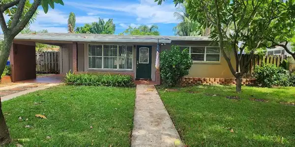 924 NE 23rd Ter