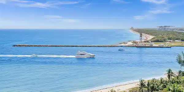 Image 4: Water views from every room!