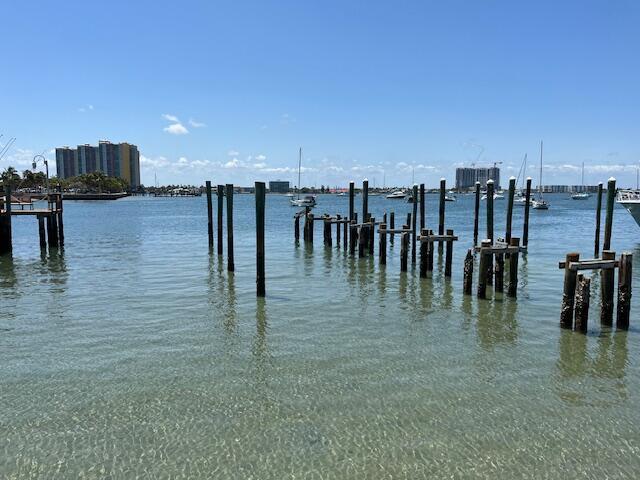 Image 4: 2715 Lake Dr view from seawall west of d