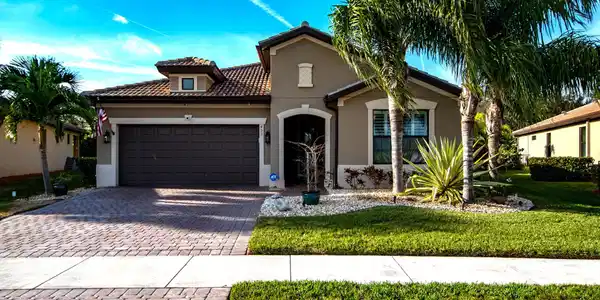 453 SE Bancroft Court