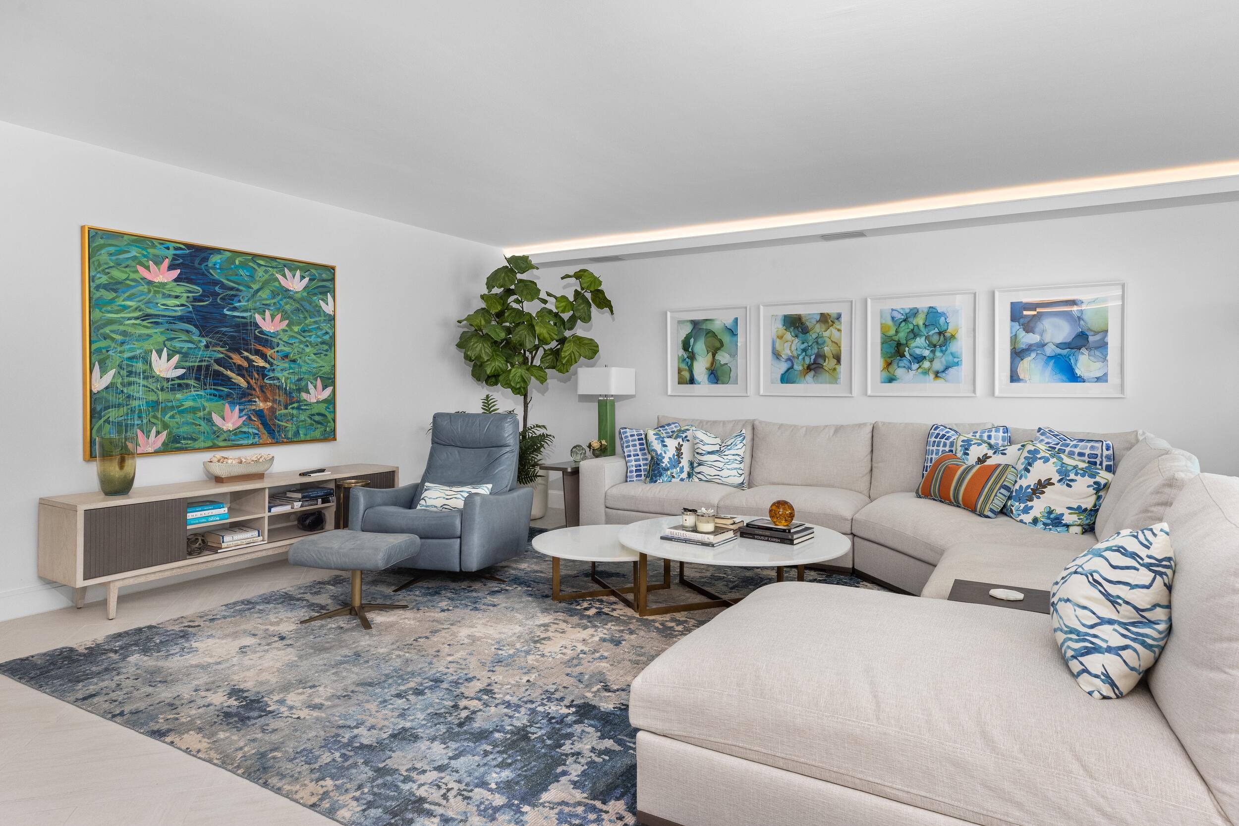 Image 4: Living Area
