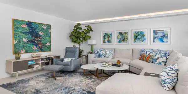 Image 4: Living Area