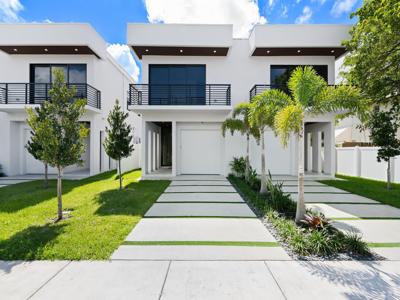 916 NE 17th Ave